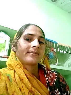 Snapshot of Nelug chatting on 11/15/25, 04:43 Nelug online show from 11/15/25, 04:43