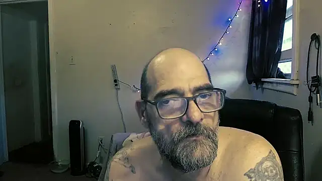 Snapshot of MrBigginTX chatting on 02/05/26, 11:42 MrBigginTX online show from 02/05/26, 11:42