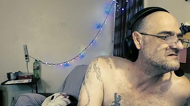 Snapshot of MrBigginTX chatting on 02/15/26, 04:58 MrBigginTX online show from 02/15/26, 04:58
