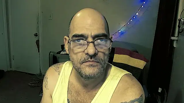 Snapshot of MrBigginTX chatting on 02/18/26, 08:32 MrBigginTX online show from 02/18/26, 08:32