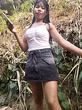Snapshot of gugu0022 chatting on 05/17/26, 10:44 gugu0022 online show from 05/17/26, 10:44
