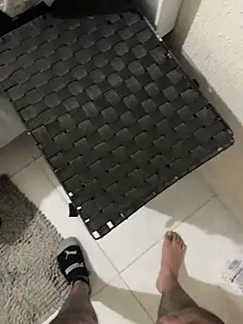 Snapshot of Luis211009_ chatting on 03/21/26, 05:56 Luis211009 online show from 03/21/26, 05:56