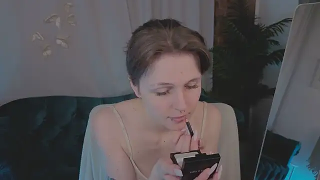 Snapshot of Shy_Vivi chatting on 04/15/26, 03:30 Shy Vivi online show from 04/15/26, 03:30