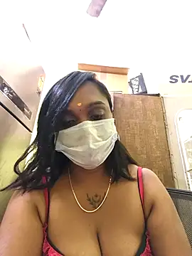 Snapshot of Dharshini98 chatting on 12/14/25, 01:16 Dharshini98 online show from 12/14/25, 01:16