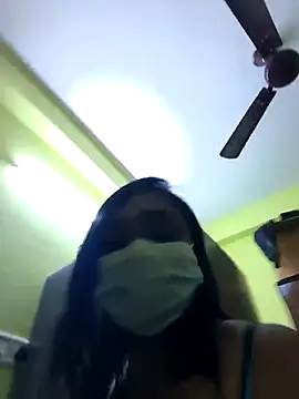 Snapshot of Dharshini98 chatting on 12/19/25, 01:01 Dharshini98 online show from 12/19/25, 01:01