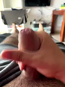 Snapshot of Yannick04 chatting on 11/12/25, 01:33 Yannick04 online show from 11/12/25, 01:33