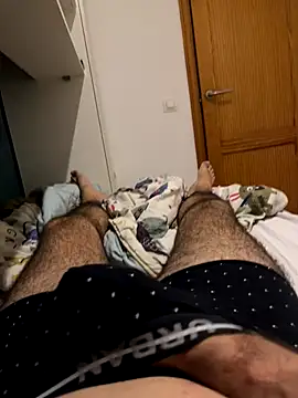 Snapshot of Yannick04 chatting on 11/17/25, 12:38 Yannick04 online show from 11/17/25, 12:38