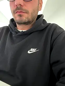 Snapshot of brrratan chatting on 11/13/25, 11:09 brrratan online show from 11/13/25, 11:09