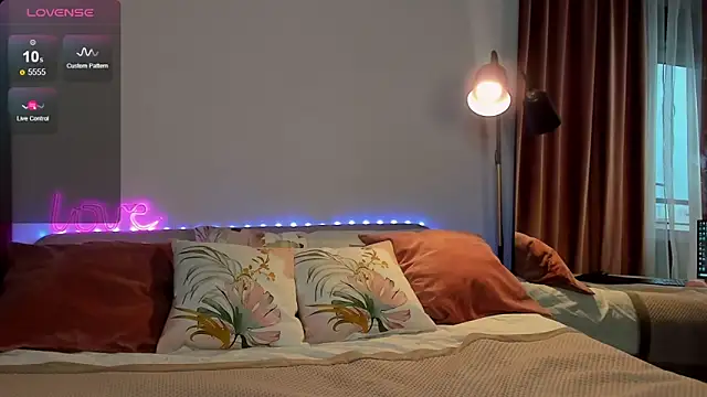 Snapshot of EllaRosss chatting on 12/03/25, 09:51 EllaRosss online show from 12/03/25, 09:51