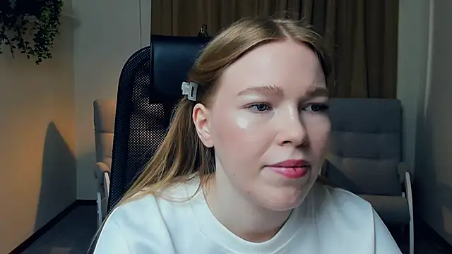 Snapshot of LavetaShiroma chatting on 11/15/25, 12:34 LavetaShiroma online show from 11/15/25, 12:34