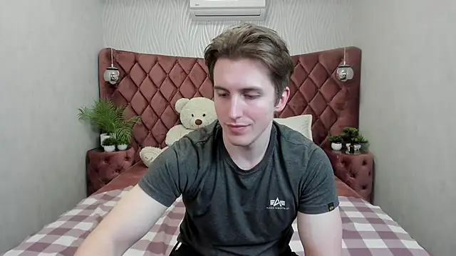 Snapshot of MarkYeti chatting on 03/21/26, 07:39 MarkYeti online show from 03/21/26, 07:39