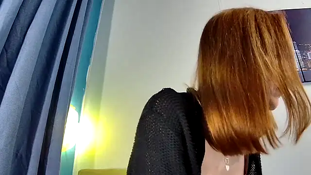 Leila cam18 online show from 06/12/26, 09:57