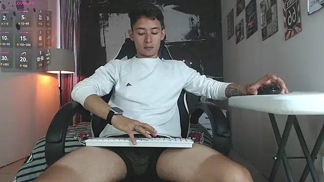 Snapshot of Angell01_ chatting on 11/14/25, 08:07 Angell01 online show from 11/14/25, 08:07