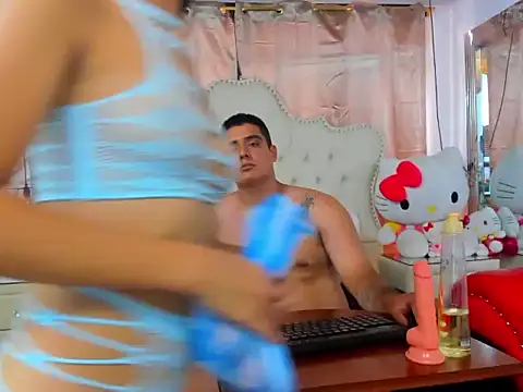 EmmaANDthomaz online show from 12/18/25, 06:47