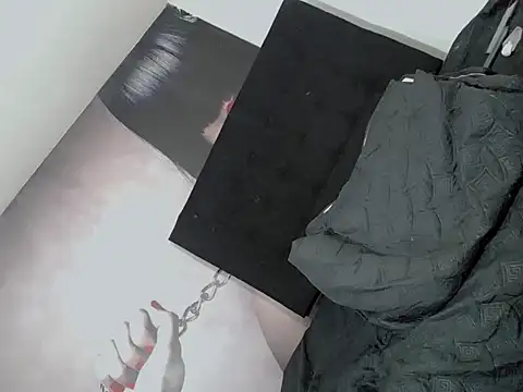 Snapshot of TAYLOR_S7 chatting on 11/20/25, 10:37 TAYLOR S7 online show from 11/20/25, 10:37