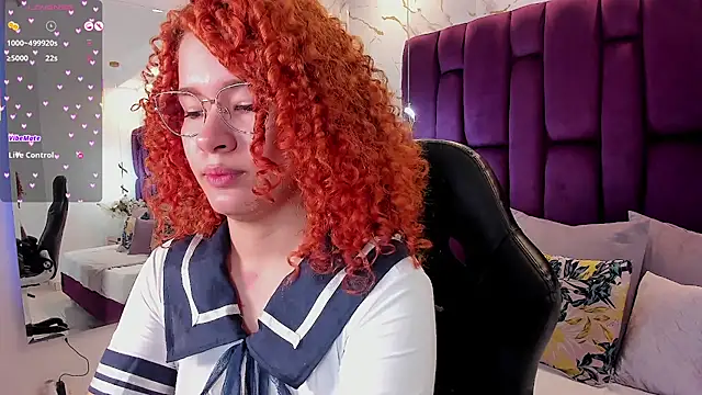 Snapshot of avrilwaynee chatting on 11/19/25, 12:27 avrilwaynee online show from 11/19/25, 12:27