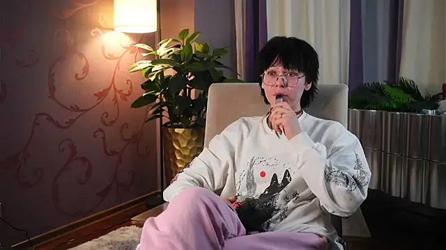 Snapshot of MiTeehee chatting on 11/14/25, 11:53 MiTeehee online show from 11/14/25, 11:53