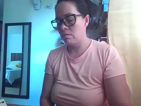 Snapshot of caroline_47 chatting on 04/30/26, 03:29 caroline 47 online show from 04/30/26, 03:29