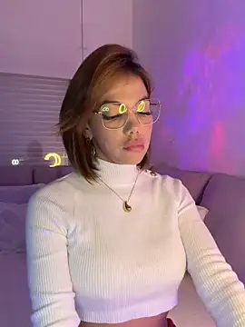 Snapshot of dolceragazza_15 chatting on 12/20/25, 10:39 dolceragazza 15 online show from 12/20/25, 10:39