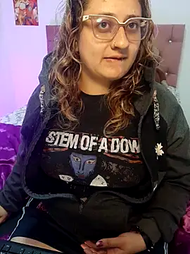 AnnieAtHome online show from 11/13/25, 03:05