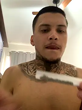 Snapshot of Ryanzl017 chatting on 11/15/25, 10:23 Ryanzl017 online show from 11/15/25, 10:23