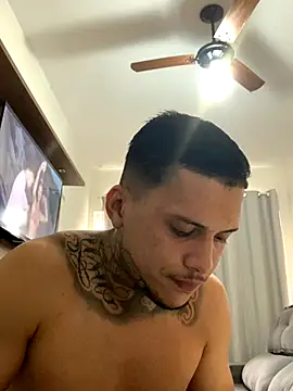 Snapshot of Ryanzl017 chatting on 11/16/25, 10:21 Ryanzl017 online show from 11/16/25, 10:21