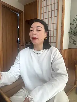 Snapshot of rongrong199 chatting on 11/14/25, 04:22 rongrong199 online show from 11/14/25, 04:22