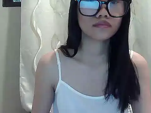 Snapshot of VelvetCharm_pinay chatting on 12/13/25, 08:25 VelvetCharm pinay online show from 12/13/25, 08:25