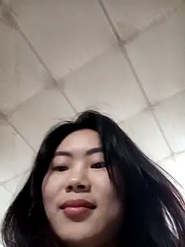 Snapshot of Lynk2x chatting on 11/13/25, 12:37 Lynk2x online show from 11/13/25, 12:37