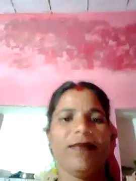 Snapshot of Bigg_bhabi chatting on 11/18/25, 12:16 Bigg bhabi online show from 11/18/25, 12:16