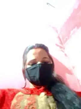 Snapshot of Bigg_bhabi chatting on 12/04/25, 01:20 Bigg bhabi online show from 12/04/25, 01:20