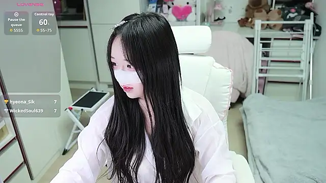 kimhyeona2005 online show from 04/30/26, 12:00
