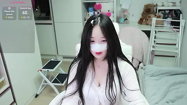 kimhyeona2005 online show from 05/03/26, 12:00