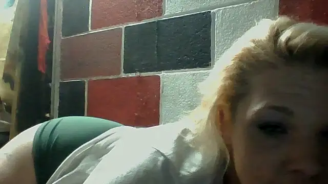 Snapshot of 1anOnlyHoTTLuLu chatting on 11/16/25, 07:58 1anOnlyHoTTLuLu online show from 11/16/25, 07:58