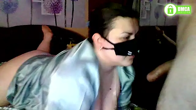 Snapshot of honey_sweet_couple chatting on 01/13/26, 03:50 honey sweet couple online show from 01/13/26, 03:50