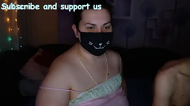 Snapshot of honey_sweet_couple chatting on 03/01/26, 05:37 honey sweet couple online show from 03/01/26, 05:37