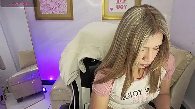 Evy Luxx v online show from 03/11/26, 03:45