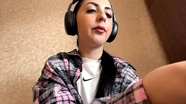 Snapshot of CindyFlowers chatting on 11/15/25, 09:17 CindyFlowers online show from 11/15/25, 09:17