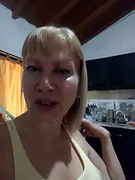 Snapshot of SexyMilf1211 chatting on 04/18/26, 02:43 SexyMilf1211 online show from 04/18/26, 02:43