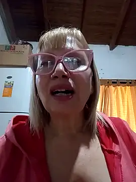 Snapshot of SexyMilf1211 chatting on 04/24/26, 02:08 SexyMilf1211 online show from 04/24/26, 02:08