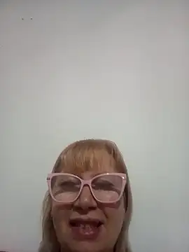 Snapshot of SexyMilf1211 chatting on 04/30/26, 11:42 SexyMilf1211 online show from 04/30/26, 11:42