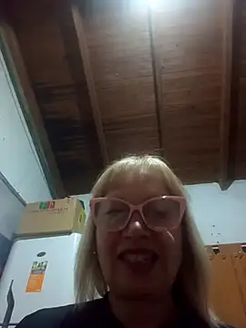 Snapshot of SexyMilf1211 chatting on 05/05/26, 12:18 SexyMilf1211 online show from 05/05/26, 12:18