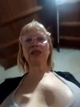 Snapshot of SexyMilf1211 chatting on 05/05/26, 05:21 SexyMilf1211 online show from 05/05/26, 05:21