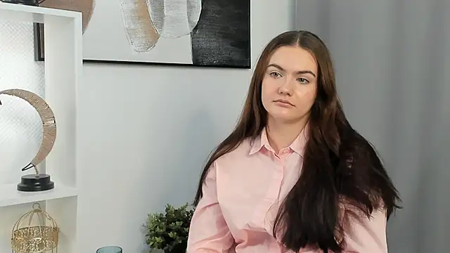 Snapshot of LoraGeraghty chatting on 11/14/25, 07:40 LoraGeraghty online show from 11/14/25, 07:40