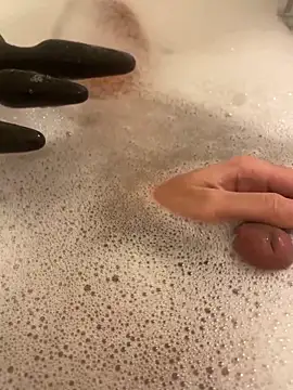 Snapshot of tinymachine chatting on 11/13/25, 07:02 tinymachine online show from 11/13/25, 07:02