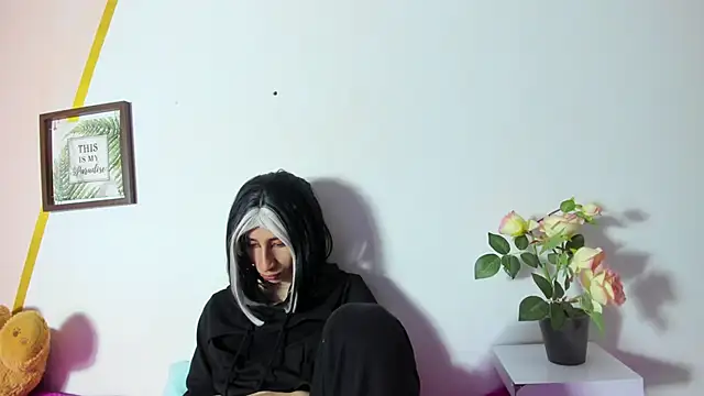 Charlothe 7 online show from 11/23/25, 04:01