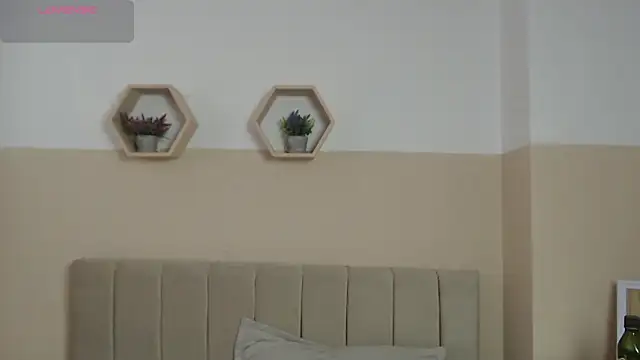 Snapshot of Charlothe_7 chatting on 06/20/26, 01:47 Charlothe 7 online show from 06/20/26, 01:47