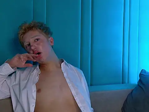 LucasFinister online show from 11/17/25, 06:24