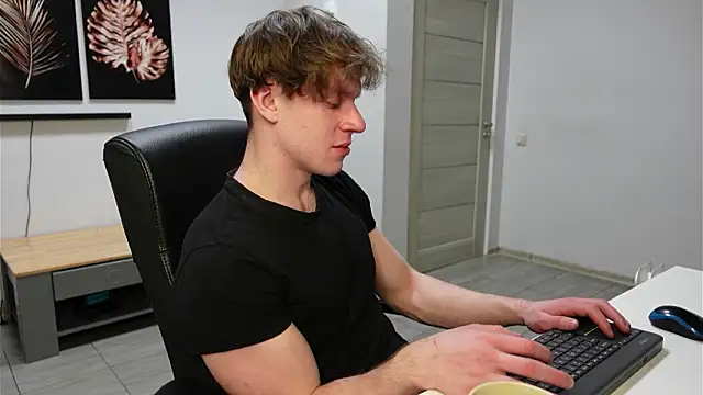 Snapshot of Charles_Dreams chatting on 02/13/26, 07:32 Charles Dreams online show from 02/13/26, 07:32