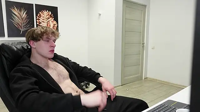 Snapshot of Charles_Dreams chatting on 02/14/26, 06:37 Charles Dreams online show from 02/14/26, 06:37